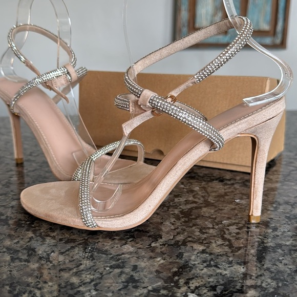 Embellished rhinestone Ankle strap 3” heel sandal NIB - Picture 3 of 12